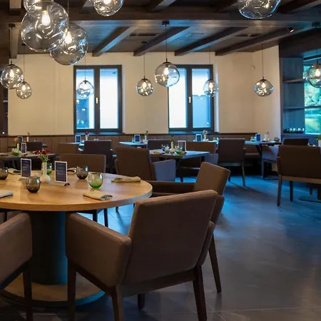 Hraniční Zámeček Hotel 4*