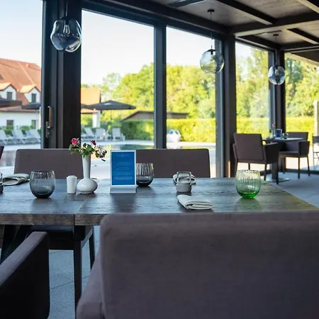 Hraniční Zámeček 4* Hlohovec