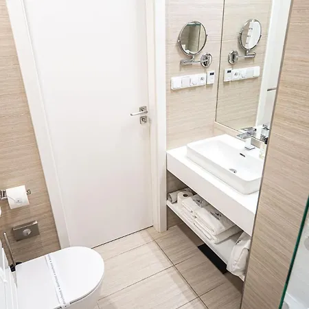 Hraniční Zámeček Hotel 4*