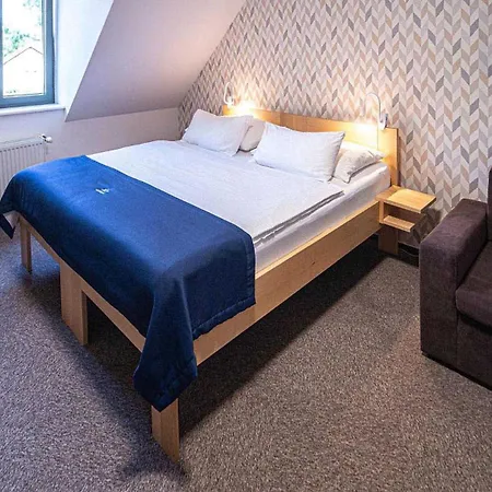 Hotel Hraniční Zámeček 4*