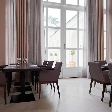 Hraniční Zámeček 4* Hlohovec