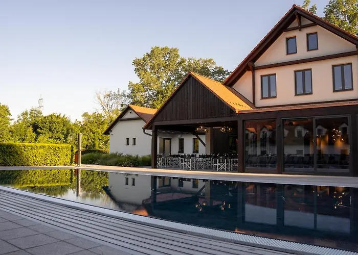 Hraniční Zámeček Hotel Hlohovec